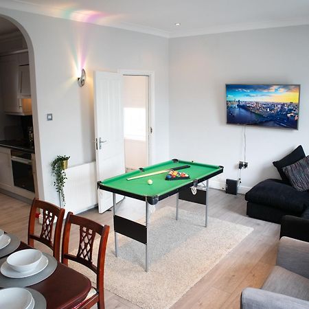 شقة Bright Private Terrace - Free Private Parking - Tv - Wifi - Netflix كرويدون المظهر الخارجي الصورة